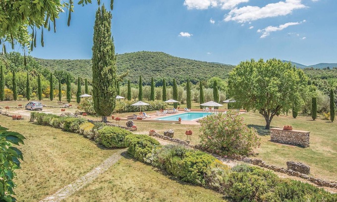 Narni House | Luxurious 8-Bedroom Accommodation in Narni with Pool