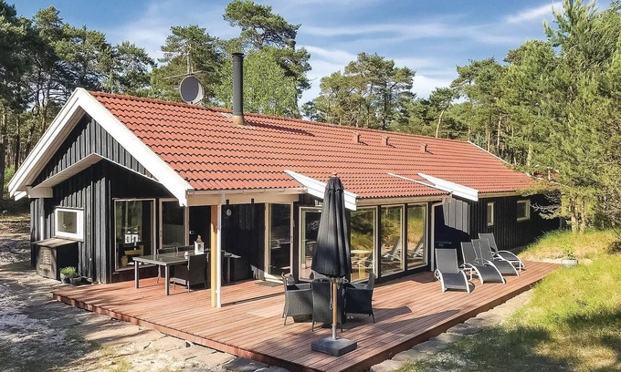 Spidsegard House | Cozy 4-Bedroom Retreat in Nexø with Oceanfront Amenities