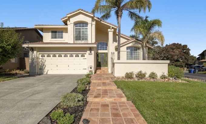 Napa House | Idyllic Home in Northwest Napa with Breakfast & Family Amenities