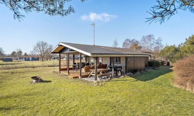 Ørsted House | Cozy Beachside Cottage with Ocean Views and Spa Amenities