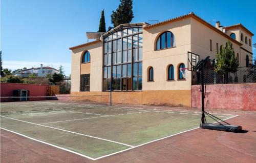 Otura House | Relaxing Retreat in Otura with Kitchen & Pet-Friendly Pool