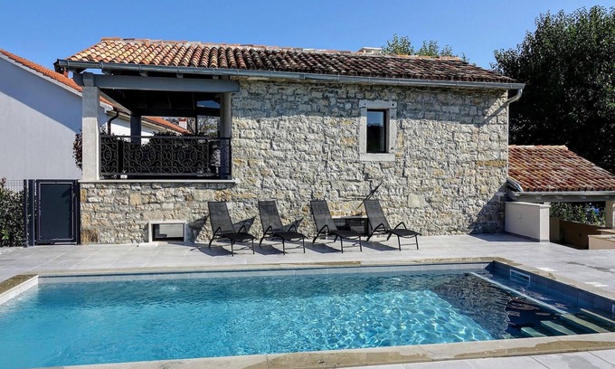 Pazin House | Top-Rated 2 Bedroom Accommodation in Pazin with Pool