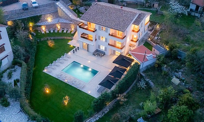 Pobri House | Ideal 10 Bedroom Accommodation with Spa in Pobri