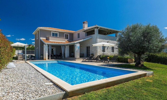 Visnjan House | Discover Ideal Accommodation Near Pore with Great Amenities