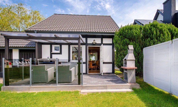 Postomino House | Cozy 2 Bedroom Stay in Postomino with Pool & Spa