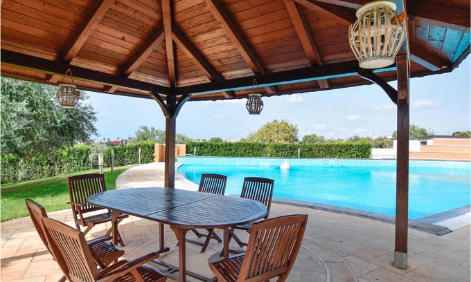 Pozzallo House | Inviting Retreat in Pozzallo RG with Sea View & Pool