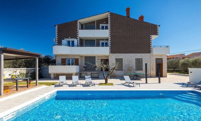 Fazana House | Imagine Your Perfect Getaway at Villa Berg with Ocean Views