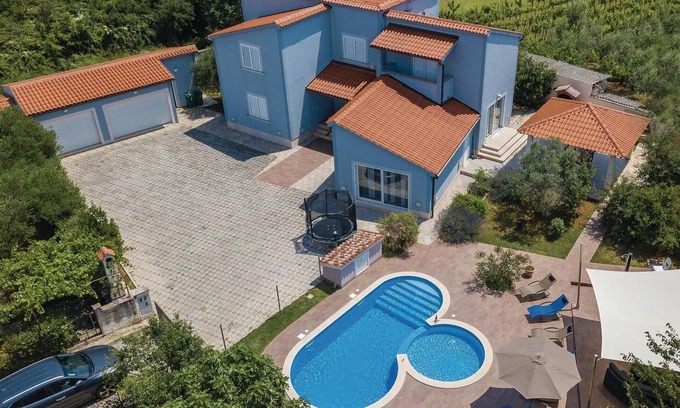 Valdebek House | Tranquil Vacation Home Near Pula with Private Pool & Ocean View