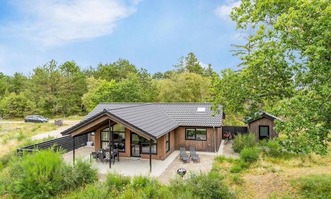 Sønderstrand House | Experience a Cozy Oceanfront Vacation Home Retreat