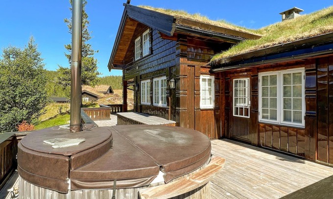 Atra House | Spacious 5 Bedroom Retreat with Lake View in Rjukan