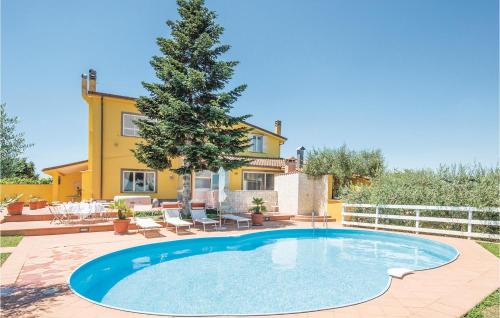 Zona LIV La Giustiniana House | Relaxing Retreat in Roma with Hot Tub and Pool Access
