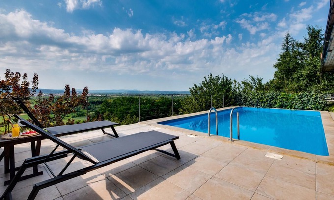 Samobor House | Discover a Cozy Cottage Retreat with Pool and Spa Amenities