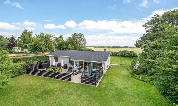Store Kongsmark House | Cozy Cottage Retreat for an Unforgettable Sea Vacation