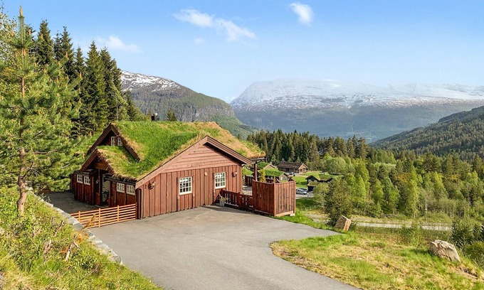 Stryn House | Discover Nature's Beauty on a Family-Friendly Getaway
