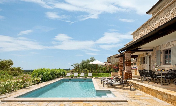 Sveti Lovrec House | Family-Friendly 4 Bedroom Retreat in Sv. Lovrec with Pool