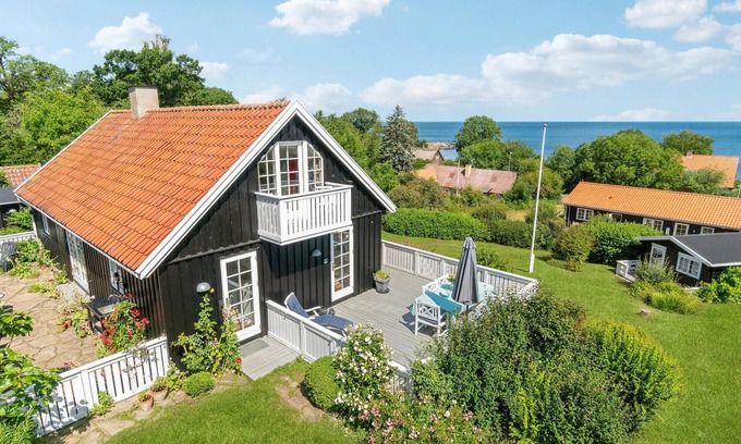 Bolshavn House | Oceanview 3-Bedroom Stay in Beautiful Svaneke