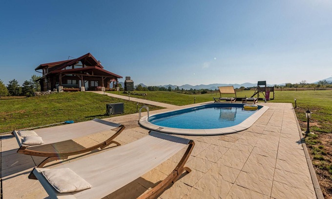 Lovinac House | Inviting Wooden House with Private Pool and Great Amenities