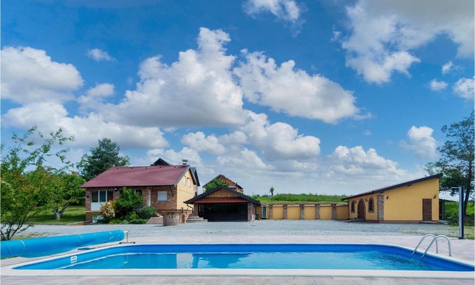 Garcin House | Relaxing Retreat in Vrhovina with Pool and WiFi Access