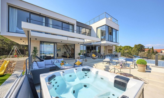 Zdrelac House | Spacious 6 Bedroom Accommodation in Beautiful Zdrelac