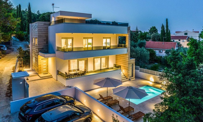 Zdrelac House | Enjoy 3 Bedroom Accommodation with Ocean View in Zdrelac