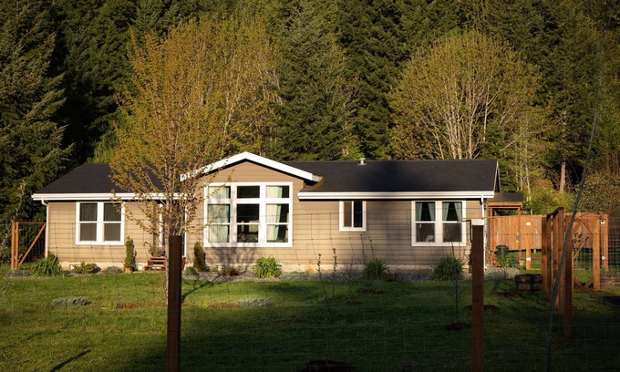 White Salmon House | Beautiful Home near forest and river!