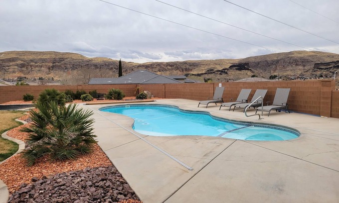 La Verkin House | Idyllic Home Near Zions with Private Pool & Hot Tub