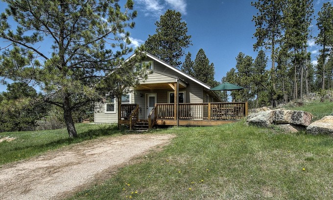Custer House | Charming Retreat Near Custer Surrounded by Nature's Beauty