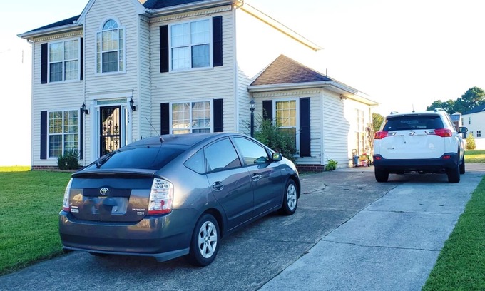 Mosby House | Budget-Friendly Home with Kitchen and Breakfast Included