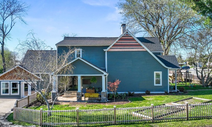 Versailles House | Beautiful home on Bourbon Trail.Close to Keeneland. Walk to downtown Versailles