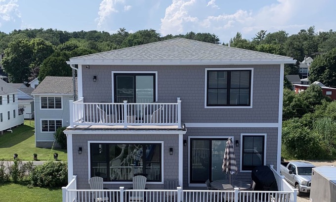 York Beach House | Idyllic Beachfront Getaway: Ocean View & Family-Friendly