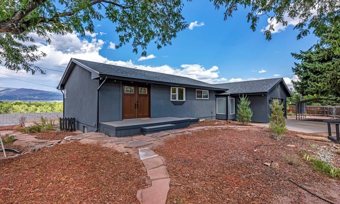 Lincoln Park House | Beautiful home on the bluff overlooking river and mountain views with hot tub!