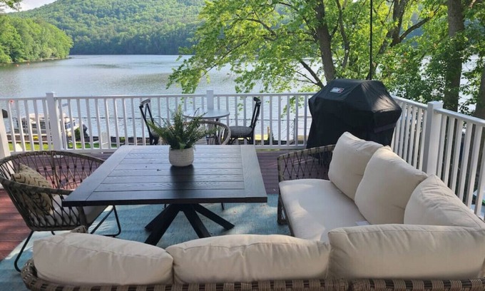 Lake Luzerne-Hadley House | Scenic Riverfront Retreat with Private Dock and Breakfast