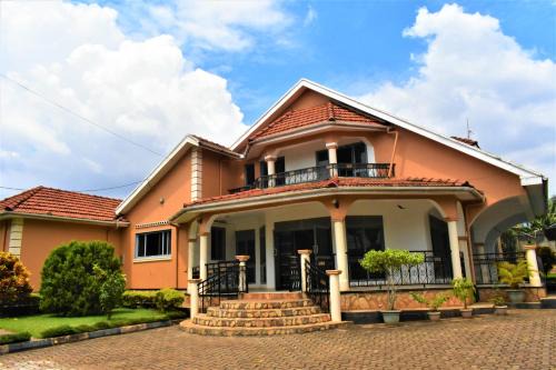 Kampala Villa | Ideal Stay Near Lake Victoria & Speke Resort Munyonyo