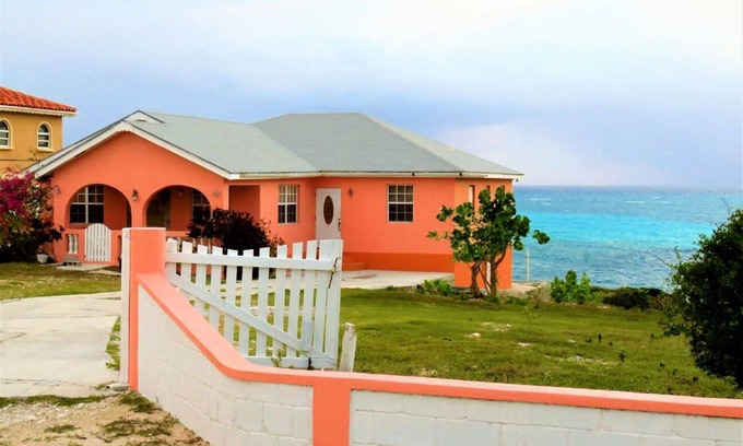 Cockburn Town House | Beautiful Home Over Looking The Atlantic Ocean and the Beautiful TCI Cays