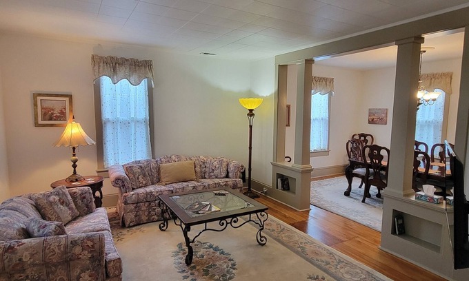 Chambersburg House | Stylish 2-Bedroom Retreat with Office in Chambersburg