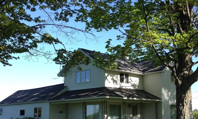 Levering House | Guest Rated 10/10: Lake Michigan Home with Pool & Spa