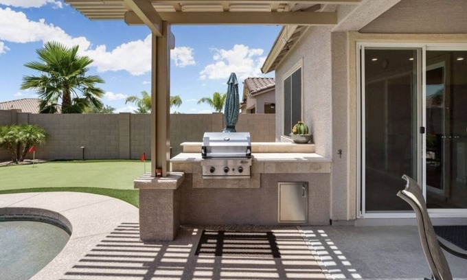 Tierra Del Rio House | Inviting Peoria Getaway with Pool and Golf Green Access!