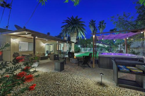Paradise House | Inviting Retreat with Spa, Golf & Pet-Friendly Amenities