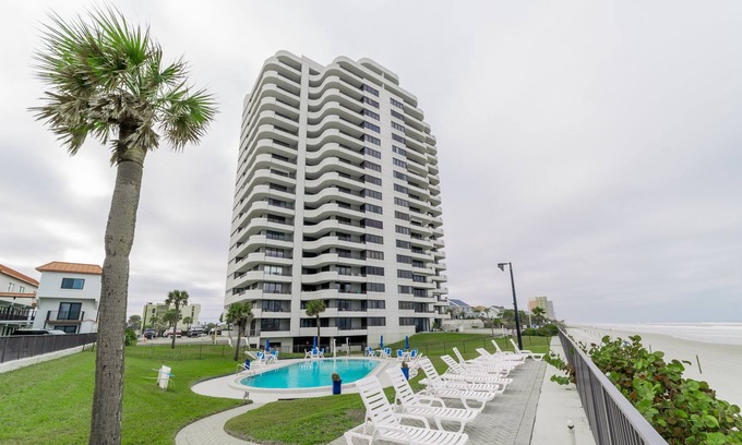 Seabreeze Park Condo | Beautiful Horizons 801
