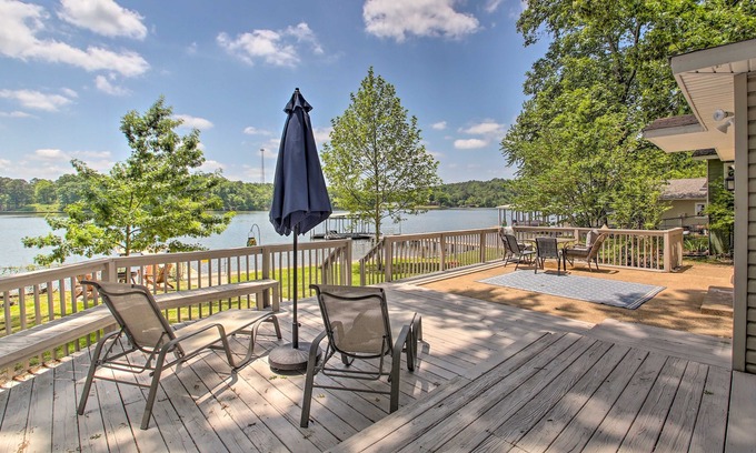 Piney House | Idyllic Hot Springs Lake House Steps from Lake Hamilton
