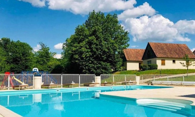 Lacapelle-Marival House | Family-Friendly Home with Pool in Holiday Park Retreat