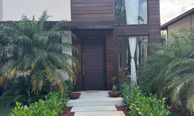 Itacimirim House | Inviting House in Praia do Forte with Pool and Volleyball