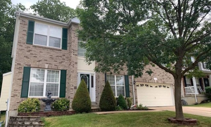 Mehlville House | Fantastic 5-Bedroom House with Amazing Amenities