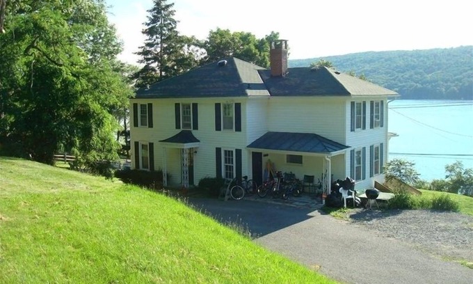 Dundee House | Charming Lakefront House with Breathtaking Views & Dock