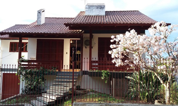 Universitario House | Inviting House for 8 in Bento Gonçalves with Spa & More