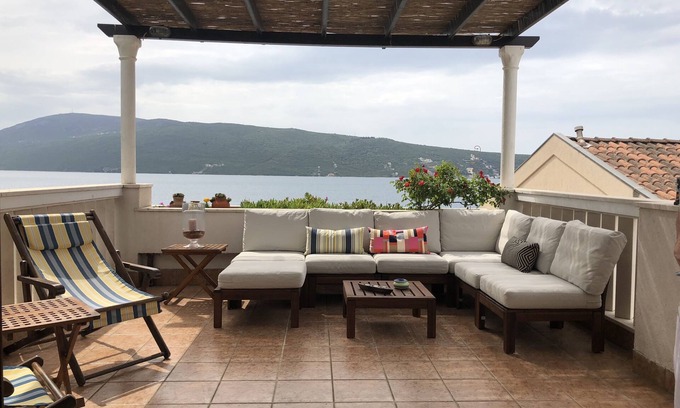 Herceg Novi Apartment | Idyllic Beach House with Scenic Ocean Views and Pool