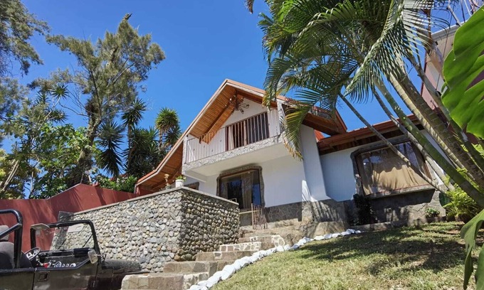 Escazu House | Chalet-Style Home: 5 Minutes to Attractions & Family-Friendly
