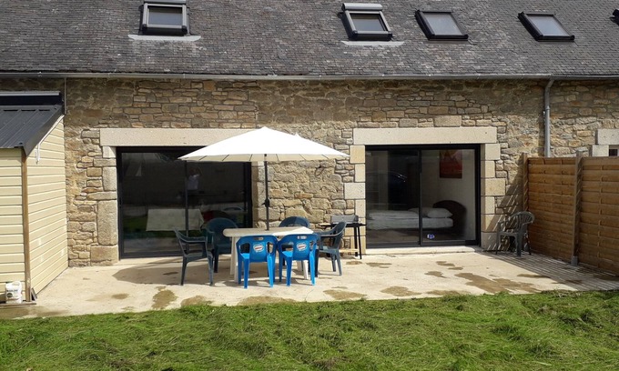 Meslan House | Inviting Oceanfront House for Groups of 8 People