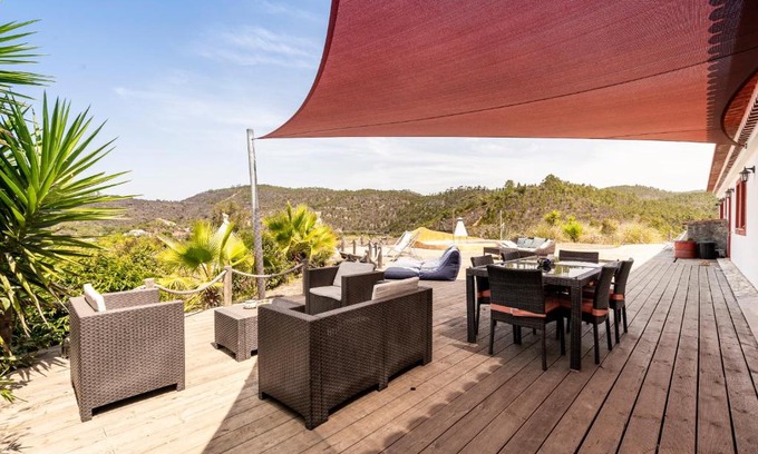 Baiona House | Tranquil Nature Retreat - Vida Pura with Family-Friendly Amenities