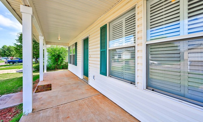 Wheatland House | Tranquil Retreat Near I-40 with Spa and Breakfast Options